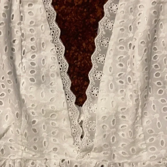 UEC White eyelet top size M - Picture 4 of 5